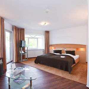 Zimmer mit Kingsize-Bett
